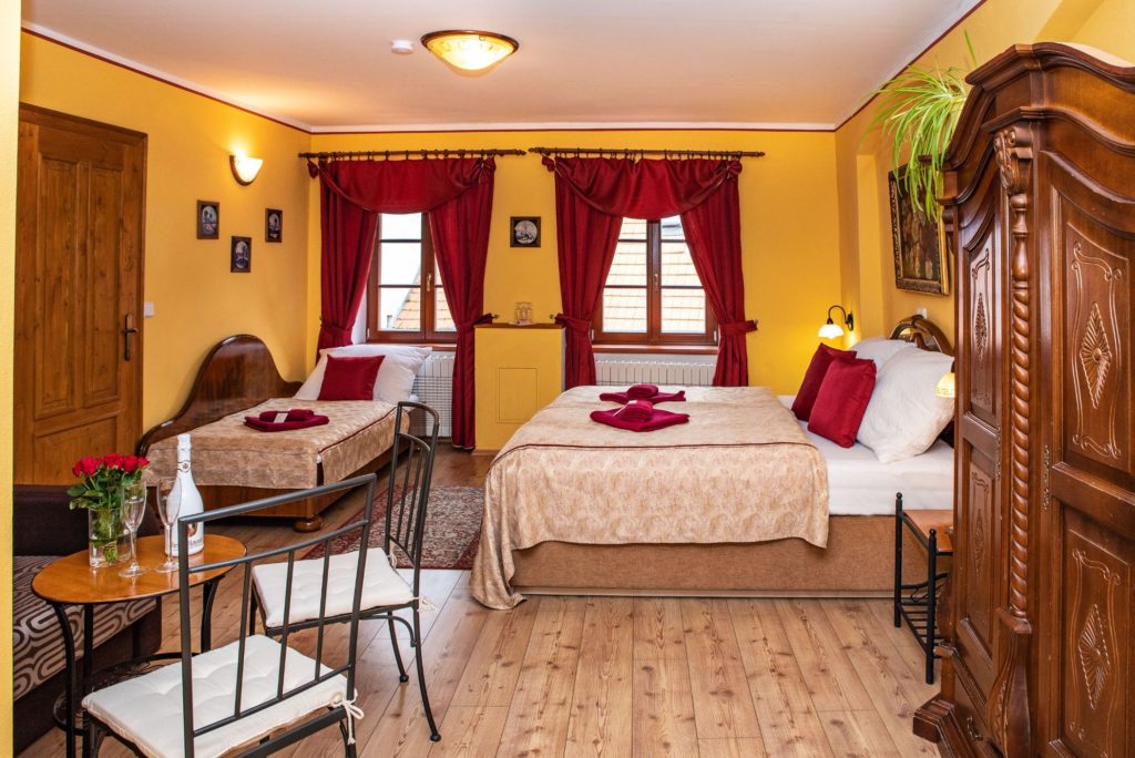 Ubytování U Bílé Paní Český Krumlov Třílůžkový apartmán pokoj